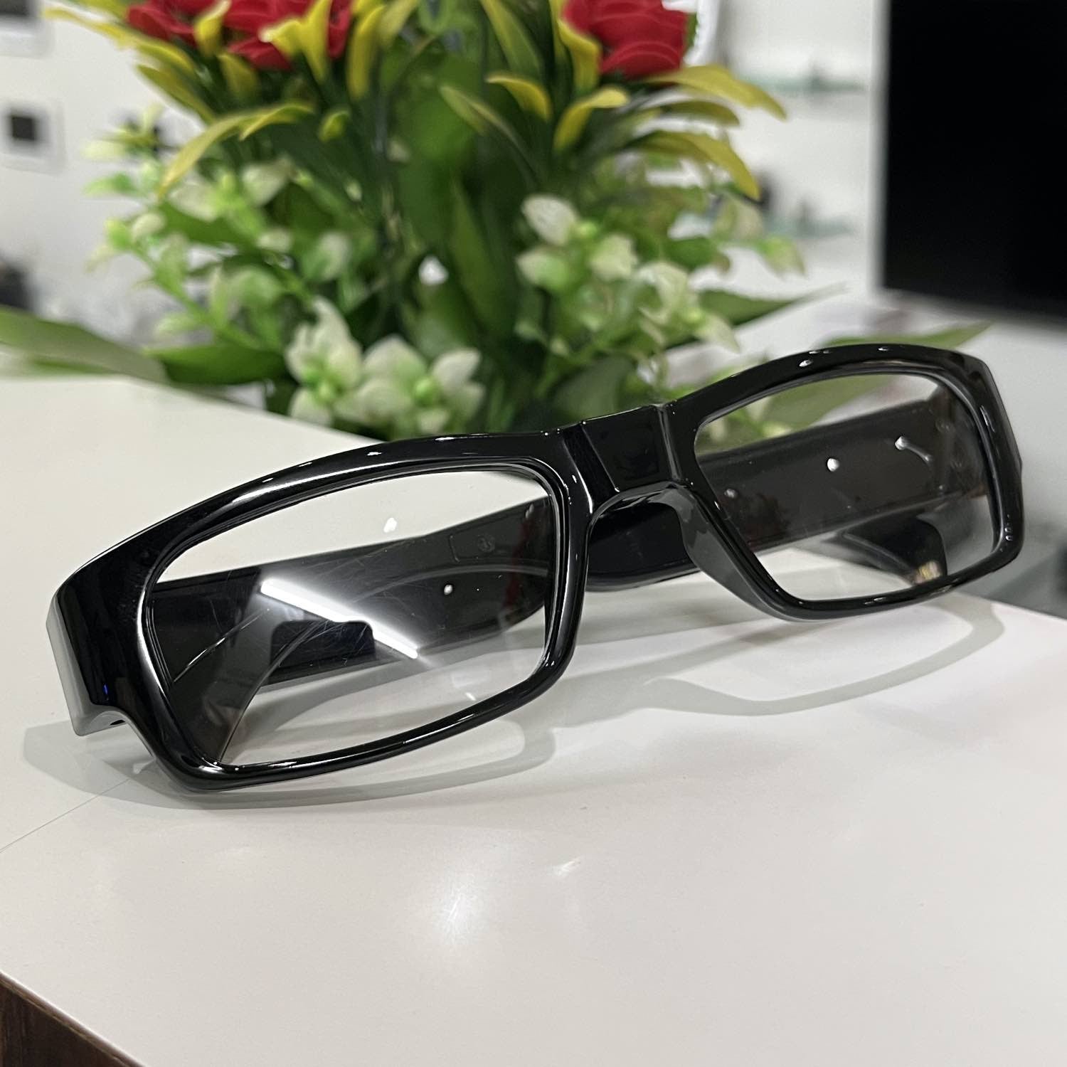 Hidden Audio Video Recorder in Spy Eye Glass Hidden Audio Video Recorder in Spy Eye Glass
